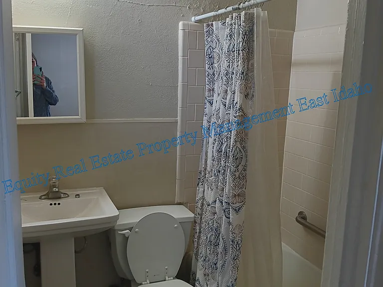 1698 N Garfield Ave — Photo 8