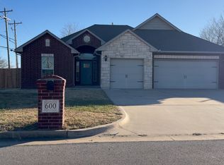 600 Kings Mnr, Moore, OK 73160