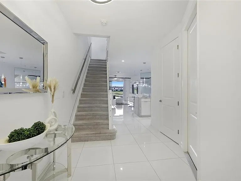 7345 Rockefeller Dr — Photo 4