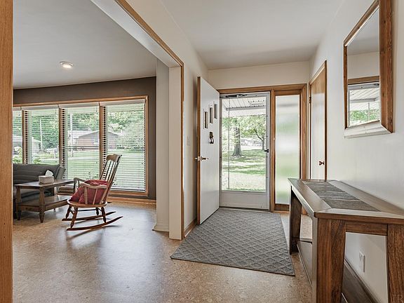 3rd image of 5701 Spring Park Dr