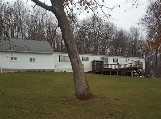 28131 Muskrat Rd, West Union, IA 52175