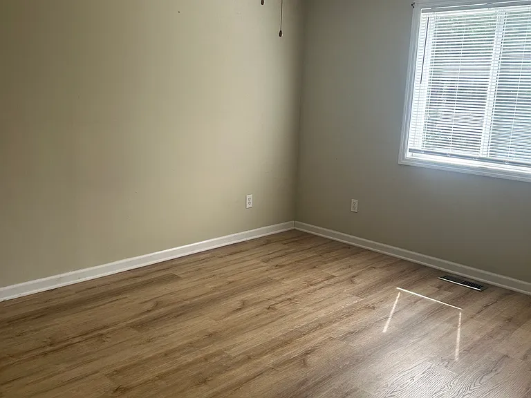 526/528 Petigru Cir — Photo 9