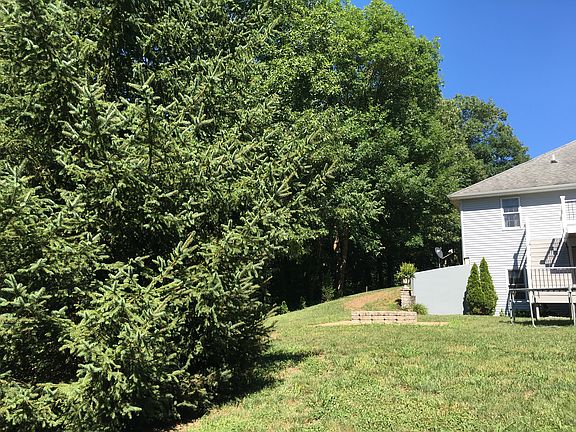5th image of 17585 Mitchell Ln