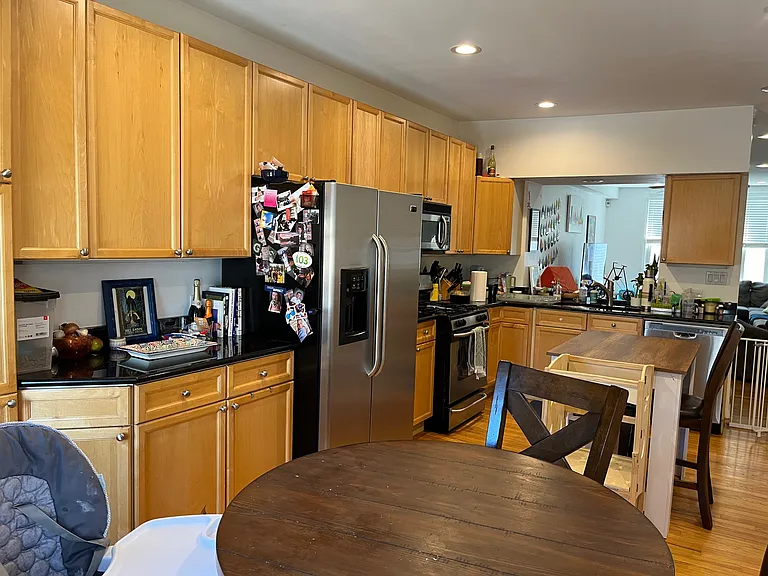 2114 W Melrose St — Photo 25