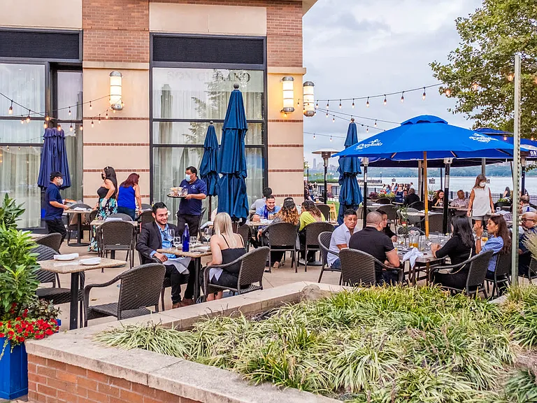 Head to Riverwalk Place for delicious dining.