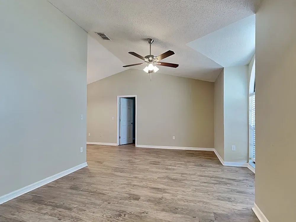 3 bed, 1435 sqft, $1,400 — Photo 2