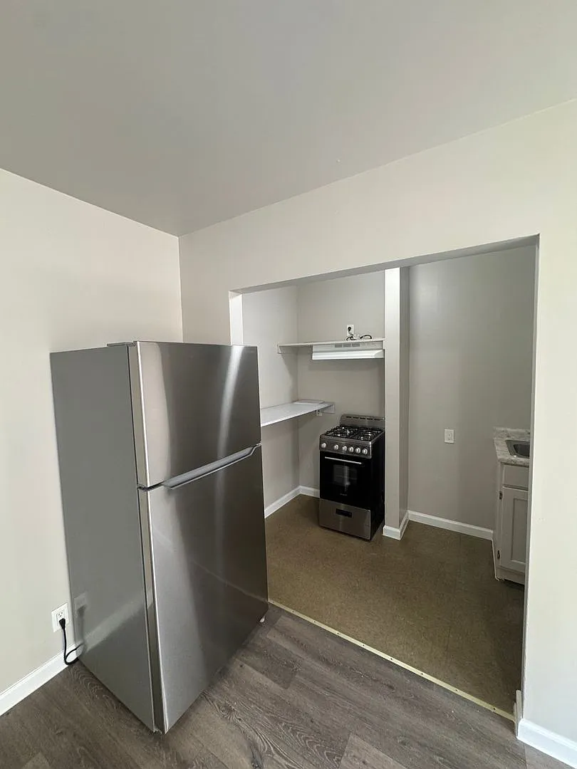 Studio, 1.0 bath, 380 sqft, $1,450 — Photo 3