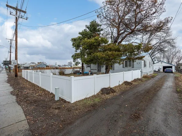 2217 S 3rd Ave, Yakima, WA 98903