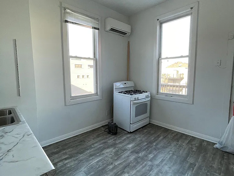 1450 W Chicago Ave #3 — Photo 8