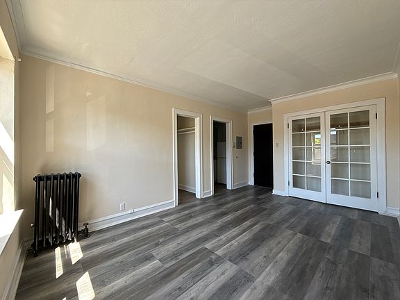 4th image of 3945 N Pulaski Rd #103