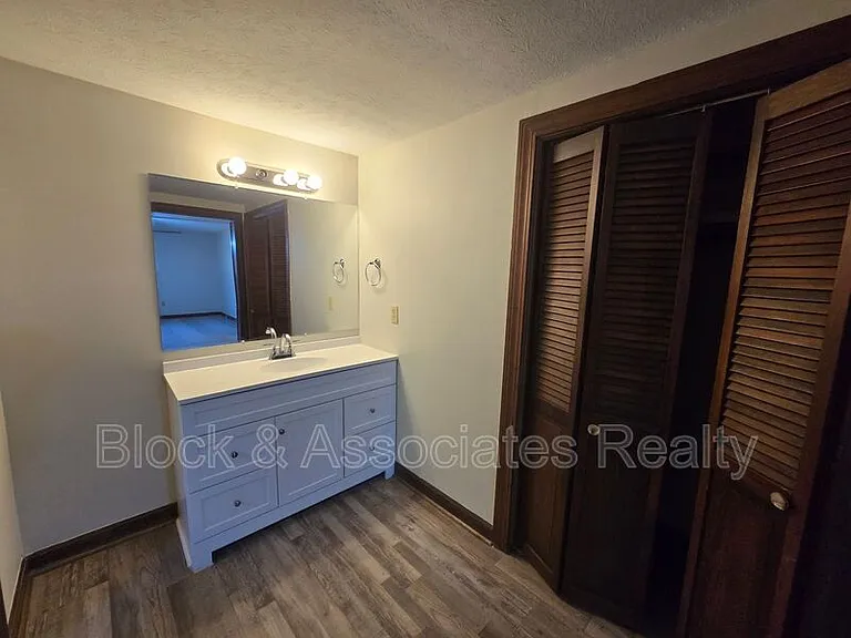 1194 Ingram Dr — Photo 28