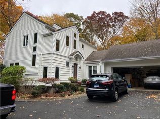 103 Arden Ln, Stamford, CT 06905