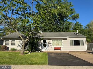 516 Parkway Dr, Fairless Hills, PA 19030