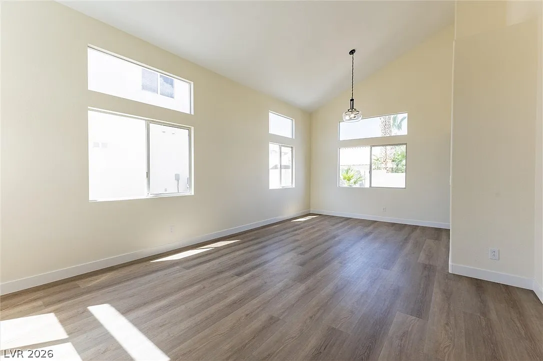 4 bed, 2.5 bath, 1922 sqft, $2,850 — Photo 2