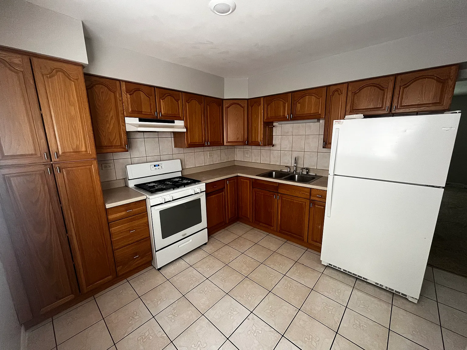 3 bed, 1.5 bath, 1300 sqft, $2,300 — Photo 1