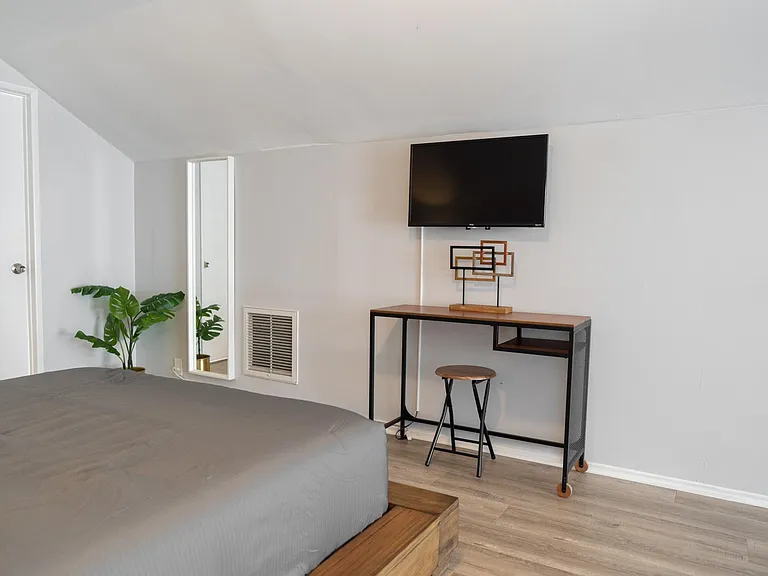 11247 Huston St — Photo 36