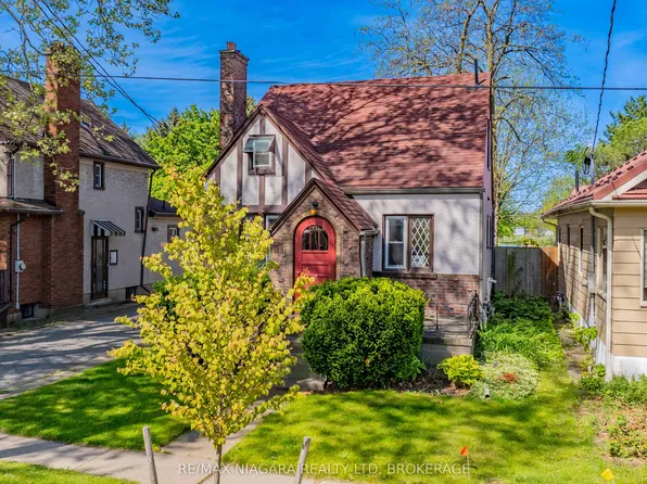 81 Woodland Ave, Saint Catharines, ON L2R 5A4