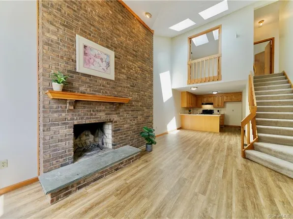 107 Ivy Ln Unit 107, South Windsor, CT 06074
