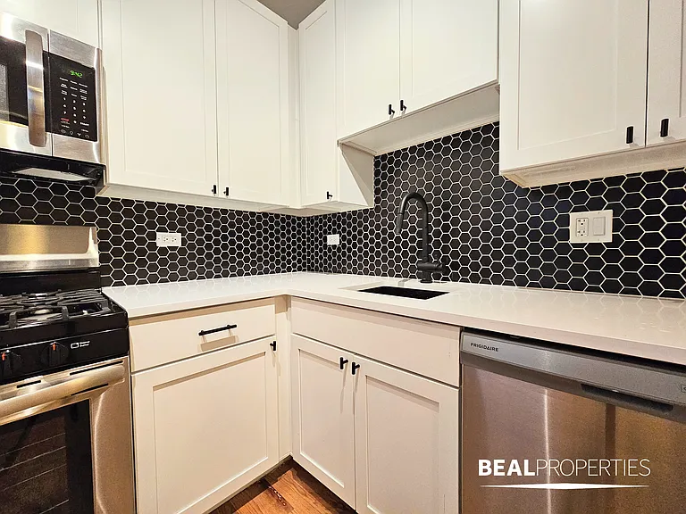 656 W Wrightwood — Photo 10