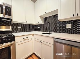 656 W Wrightwood