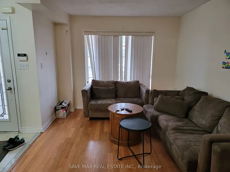 7 Junction Cres — Photo 5