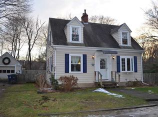 18 Robin Hill Rd, Warwick, RI 02886
