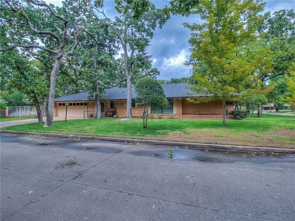 3rd image of 3001 Oakridge Dr