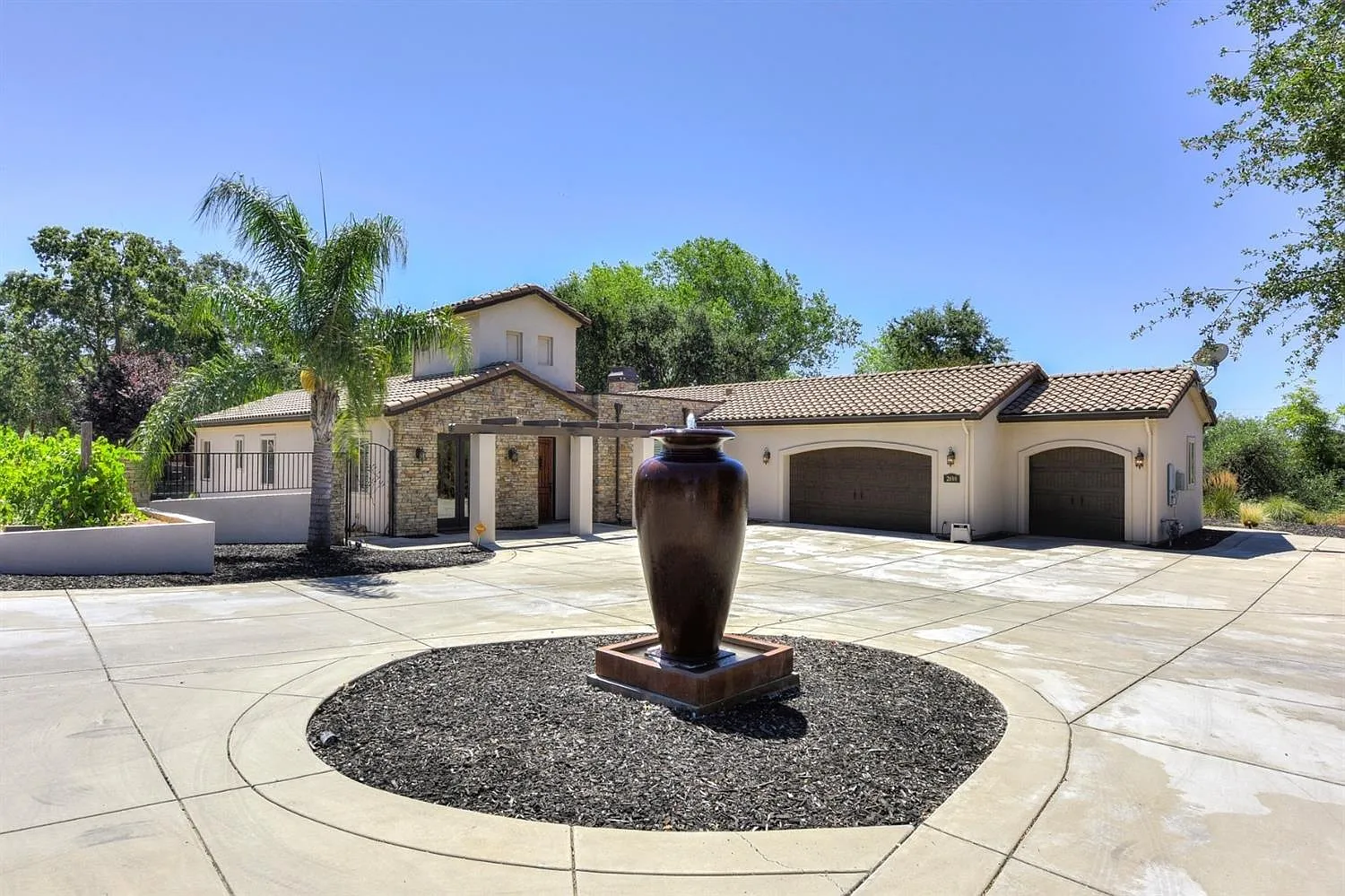 2690 Taylor Rd photo 1