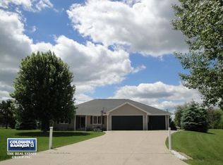 N3649 Roosevelt Ct, New London, WI 54961