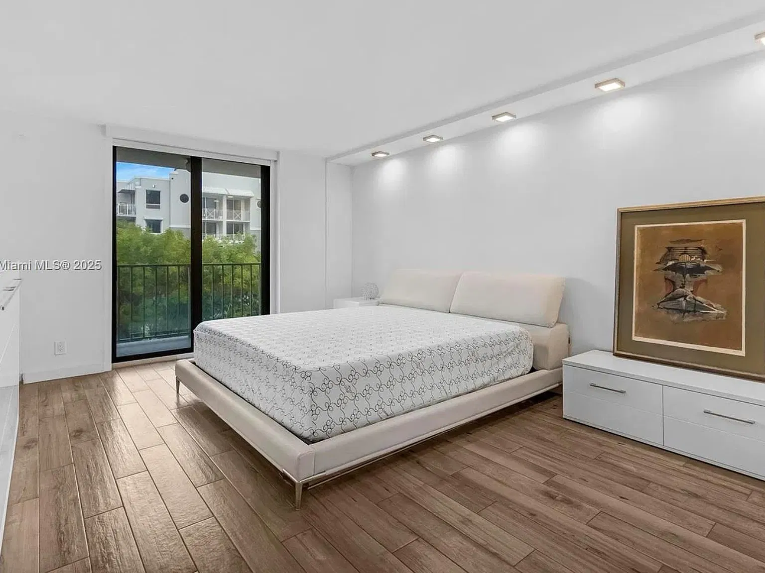 1 bed, 1093 sqft, $3,600 — Photo 3