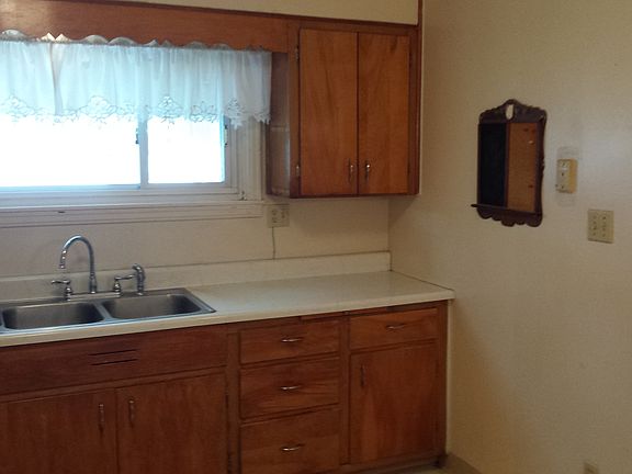 4th image of 318 Kennedy Ave