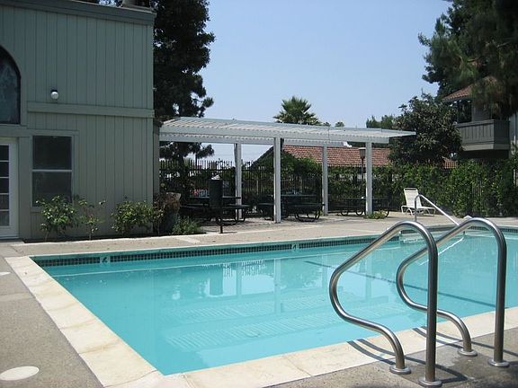 3rd image of 108 Damsen Dr