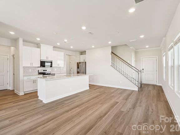 5th image of 3079 14th Ave NE