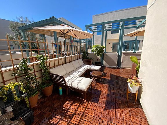5th image of 2301 Wilshire Blvd #206