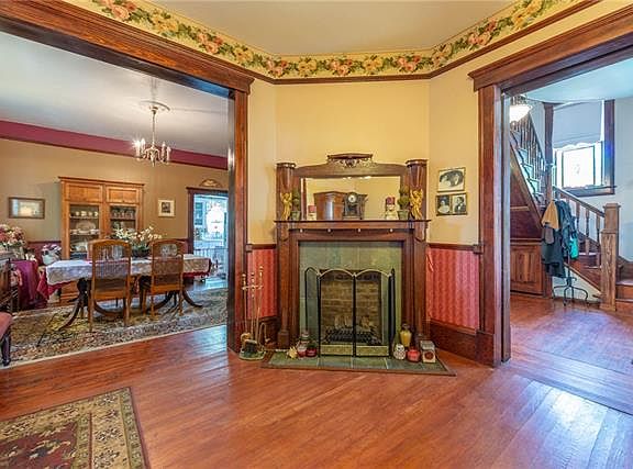4th image of 1825 College Ave