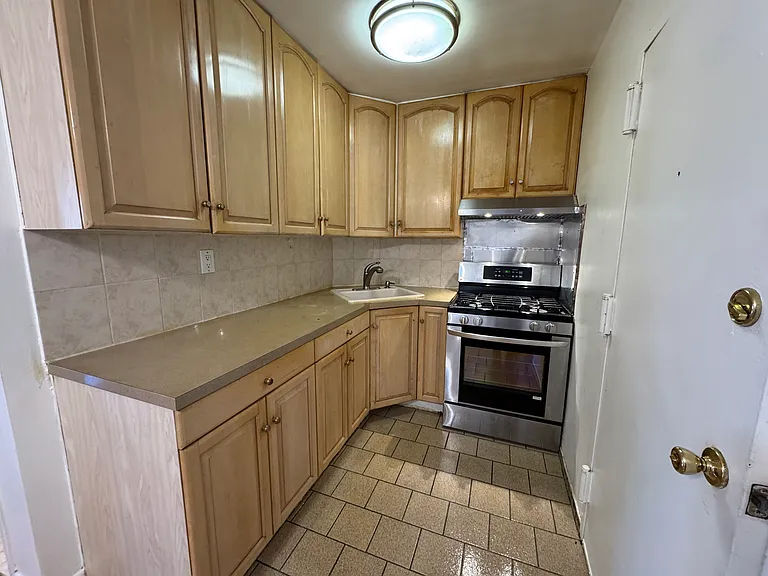 147-31 Barclay Ave #1 — Photo 2
