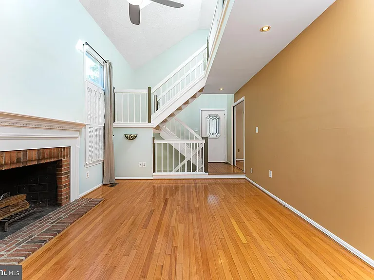8415 Hollis Ln — Photo 10