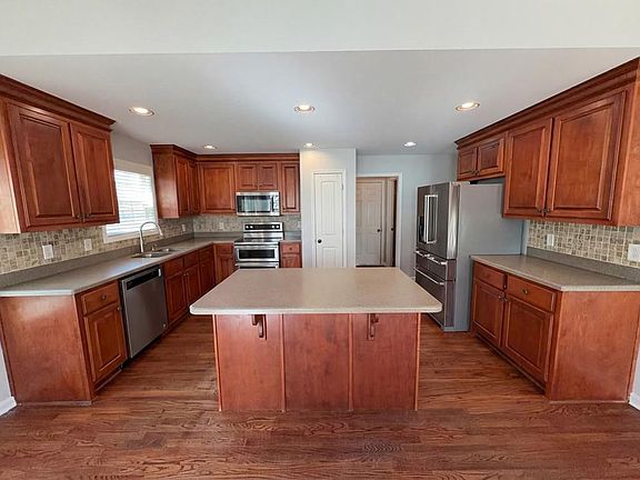 2nd image of 179 Raven Rdg