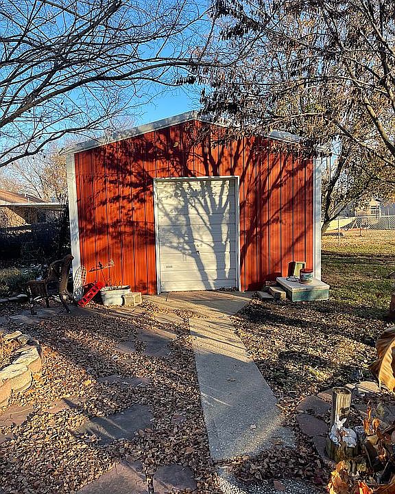 215 Sunflower Ln, Iola, KS 66749 | Zillow