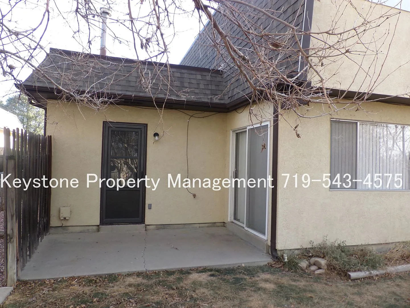Updated 2 Bedroom Belmont Townhome with Attached Garage & Fenced Yard $1300/$1300 — Photo 4