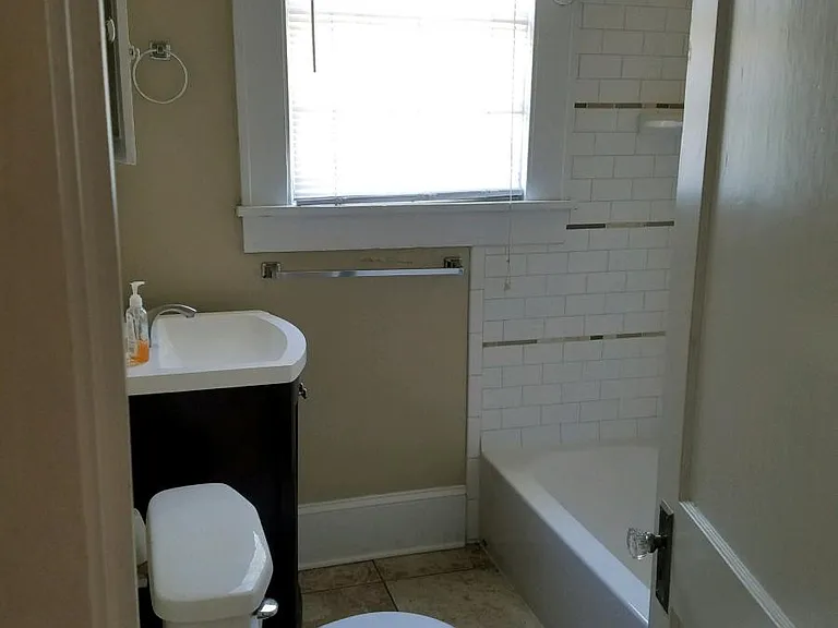 249 Kings Hwy — Photo 4
