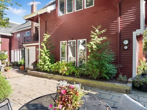 4 Coffin Ct, Newburyport, MA 01950