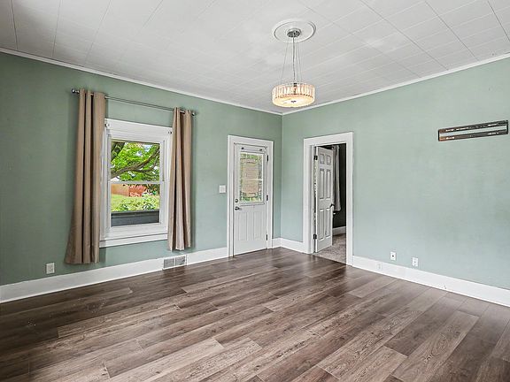 3rd image of 309 D Ave W