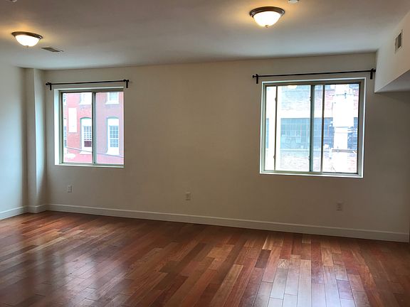 5th image of 1028 Wood St #3A