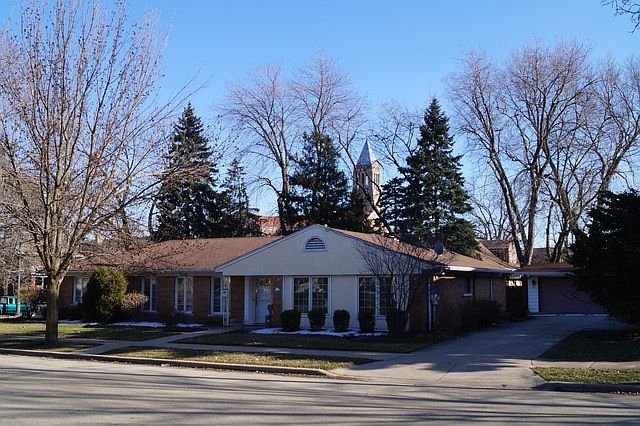 1st image of 800 Sherwood Pl