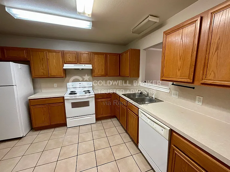 910 N Bangor Ave #B — Photo 8