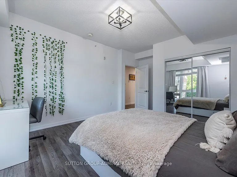 302 Essa Rd #418 — Photo 20