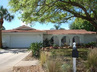 1061 McLean St, Dunedin, FL 34698
