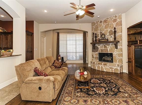 4th image of 5838 Wellington Ln