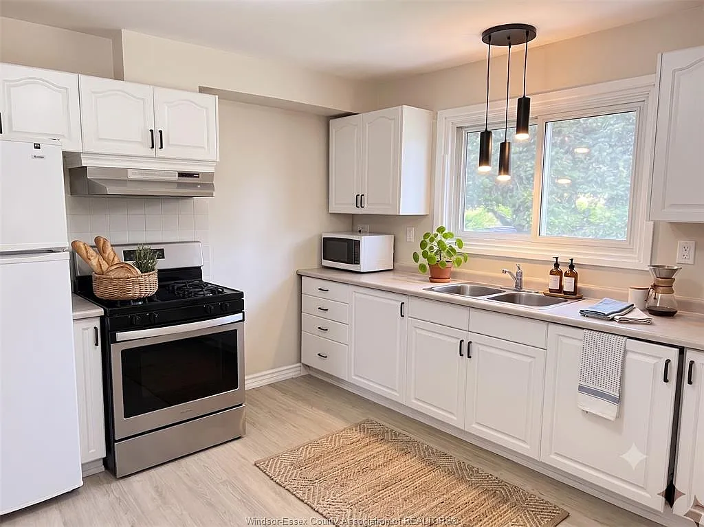 4 bed, $2,200 — Photo 2